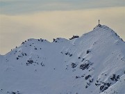 42 Maxi zoom verso Punta Cermenati in Resegone con la croce e, riconoscibile, Rif. Azzoni